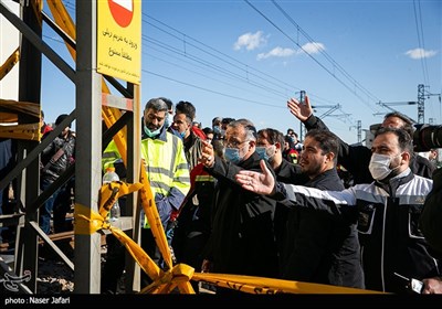 حضور شهردار تهران در حادثه برخورد دو قطار متروی کرج - تهران