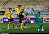 دیدار تیمهای فوتبال سپاهان و پیکان