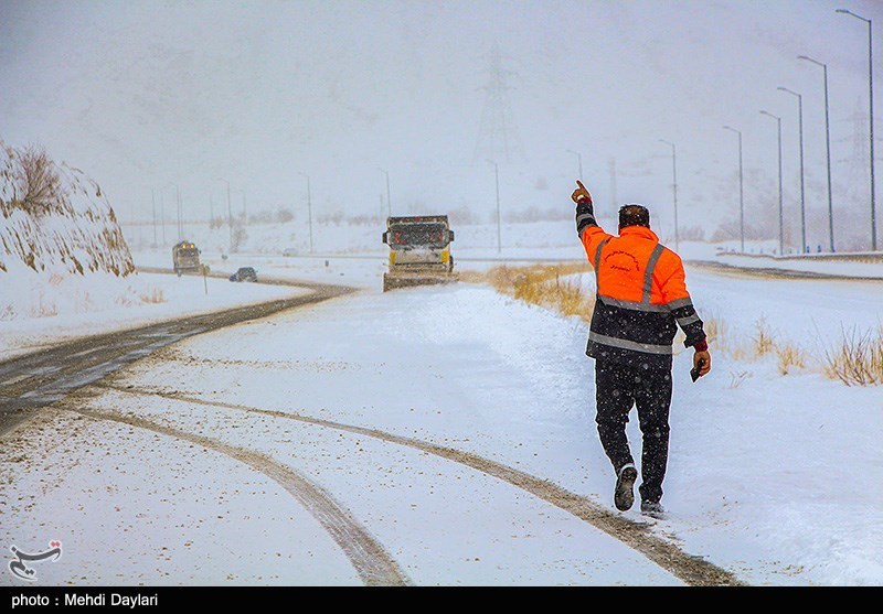 بارش برف و خوشحالی مردم اردبیل/ کولاک و یخبندان در استان تداوم می‌یابد