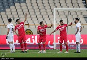 دیدار فوتبال تیم‌های پرسپولیس و ذوب‌آهن