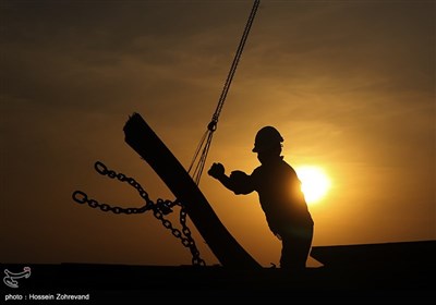 تخلیه و بارگیری شبانه‌روزی کالا در هاب غلات ایران