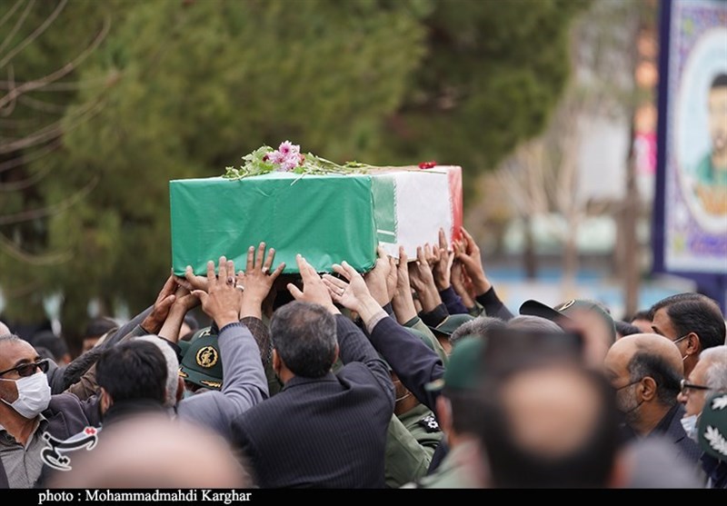 وداع مردم کرمان با مجاهد جانباز اسماعیل‌بیگی به روایت تصویر