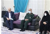 استاندار بوشهر: خدمت به جامعه ایثارگری از جمله خانواده شهیدان مورد توجه ویژه مسئولان قرار دارد