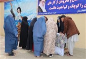 İran&apos;dan Afganistan&apos;daki İhtiyaç Sahibi Ailelere Gıda Yardımı