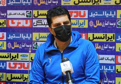  حسینی: پیکان بیشترین ضرر را از اشتباهات داوری داشته است/ هم ما دنبال ارائه فوتبال خوب هستیم و هم گل‌گهر 