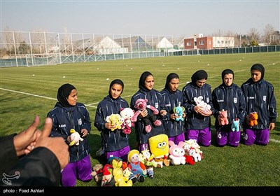 پویش جمع‌آوری عروسک و اسباب بازی برای کودکان کم‌برخوردار توسط بازیکنان تیم ملی فوتبال بانوان ایران