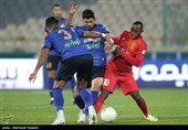 دیدار تیم های فوتبال استقلال تهران و فولاد خوزستان