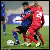 دیدار تیم های فوتبال استقلال تهران و فولاد خوزستان