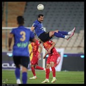 دیدار تیم های فوتبال استقلال تهران و فولاد خوزستان