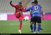 دیدار تیم های فوتبال استقلال تهران و فولاد خوزستان
