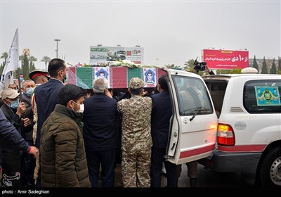 آیین استقبال از پیکر 9 شهید دوران دفاع مقدس در فرودگاه شهید دستغیب شیراز