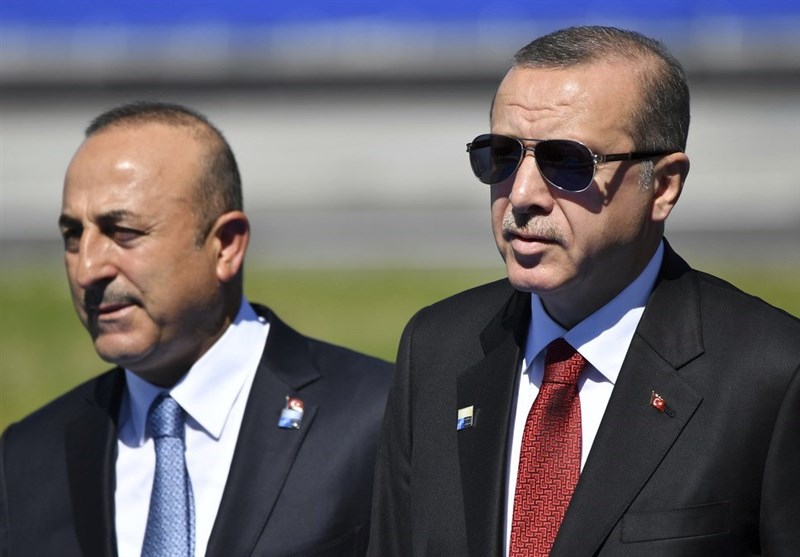 Türkiye&apos;de Bilinmeyenlere Savrulan Dış Politika