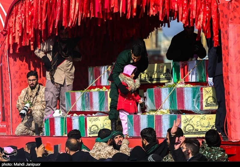 تشییع شهدای تازه تفحص شده در دولت‌آباد اصفهان به روایت تصویر