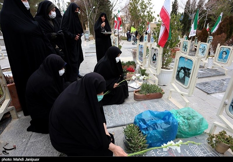 آیین تکریم از مقام والای زنان شهیده در گلستان شهدای اصفهان به روایت تصویر
