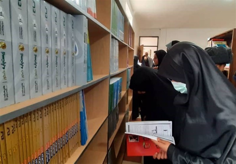 گروه جهادی شهدا کتابخانه‌ جدید خود را در روستای محروم انداده افتتاح کردند + عکس و فیلم