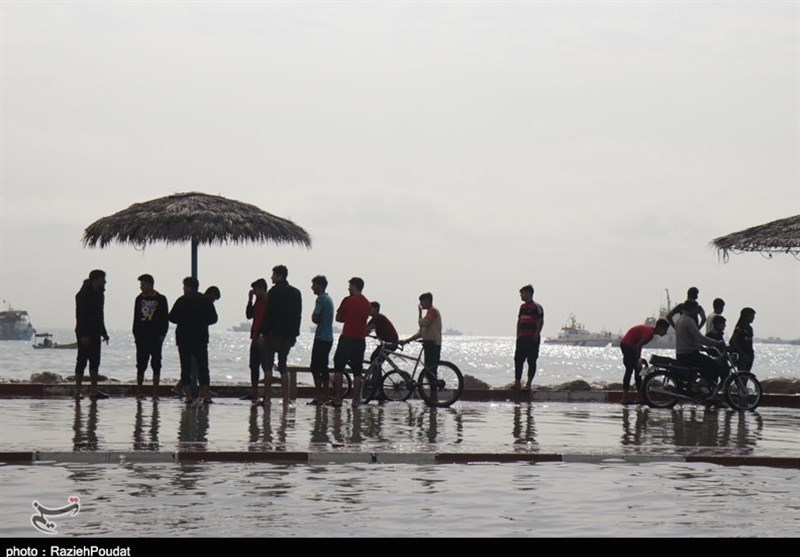 بوستان‌های ساحلی بندرعباس آماده پذیرایی از مسافران نوروزی است + فیلم
