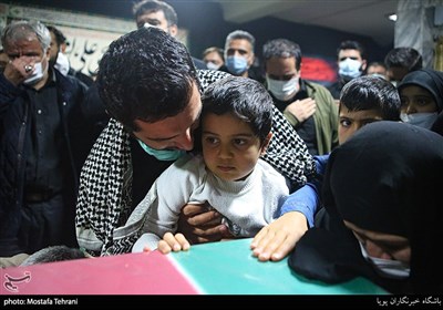 مراسم وداع باشهید سید مرتضی رضا قدیری بی سیم چی گردان کمیل،در اداره کل حراست شهرداری تهران