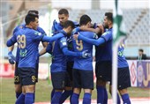 لیگ برتر فوتبال| برتری یک نیمه‌ای استقلال مقابل آلومینیوم با پنالتی جنجالی