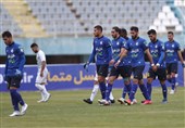 منیعی: آنهایی که به پرونده بازیکن گابنی اعتراض دارند، به فوتبال ایران خیانت کردند/ استقلال هجومی هم بازی کند، یکسری انتقاد می‌کنند
