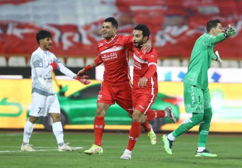 Persepolis Closes Gap on Esteghlal: IPL