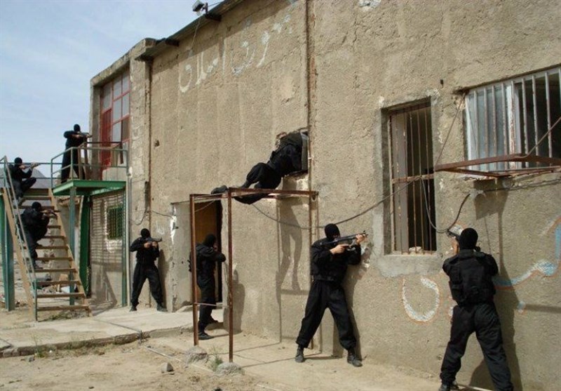 انهدام باند سارقان مسلح منزل و مغازه در ایرانشهر/ 4 عضو باند دستگیر شدند
