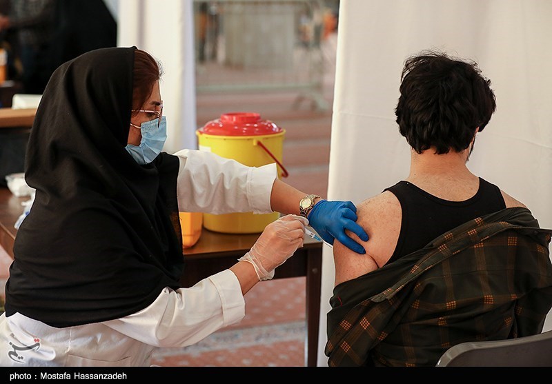 İran&apos;da mRNA Teknolojisine Dayalı İlk Aşı, Bir Erkek Gönüllüye Enjekte Edildi