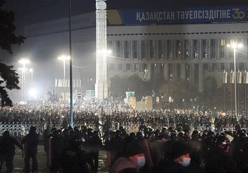 اعتراضات گسترده مردمی در قزاقستان/ دولت برکنار شد
