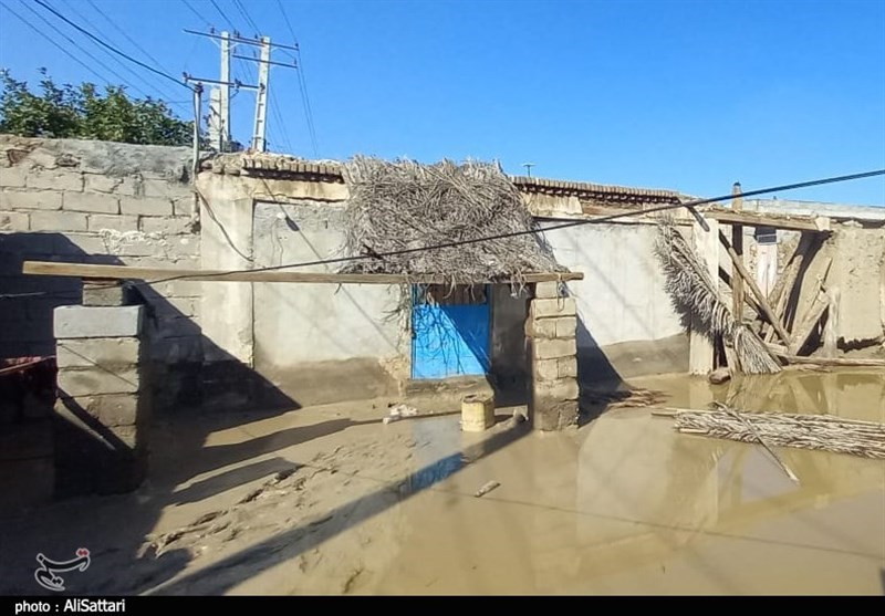 گزارش میدانی تسنیم| محله کرگی میناب پس از چند روز از سیل همچنان زیر آب/ نیروهای جهادی و بسیجی برای حل مشکل پای کار آمدند+فیلم
