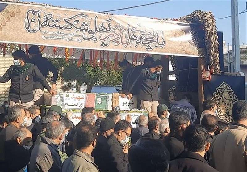 پیکر پاک 4 شهید گمنام بر روی دستان مردم شهیدپرور بوشهر تشییع شد