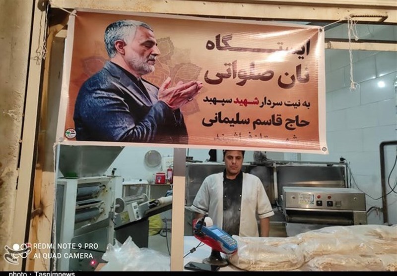 نذر نان به یاد سردار دل‌ها/ مردم مهمان شهید سلیمانی شدند + فیلم و تصاویر