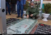 رئیس دفتر نظامی فرماندهی معظم کل قوا به مقام شامخ شهید سلیمانی ادای احترام کرد + تصاویر