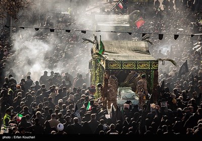 تشییع پیکرهای 150 شهید دوران دفاع مقدس در تهران - 1