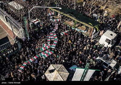 تشییع پیکر 150 شهید دوران دفاع مقدس در تهران - 3