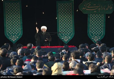 سخنرانی حجت‌الاسلام احسان بی آزار تهرانی در تجمع عزاداران فاطمی در میدان شهید طهرانی مقدم