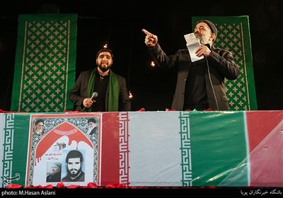 مداحی حاج محمود کریمی و سیدمحمود علوی در تجمع عزاداران فاطمی در میدان شهید طهرانی مقدم