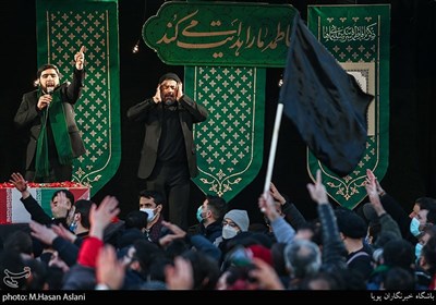 مداحی حاج محمود کریمی و سیدمحمود علوی در تجمع عزاداران فاطمی در میدان شهید طهرانی مقدم