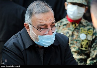 حضور علیرضا زاکانی شهردار تهران در مراسم تشییع و تدفین 2 شهید گمنام در خیابان طیب