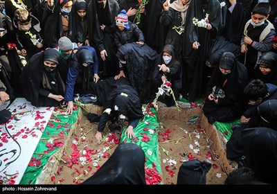 تشییع و تدفین 2 شهید گمنام در خیابان طیب