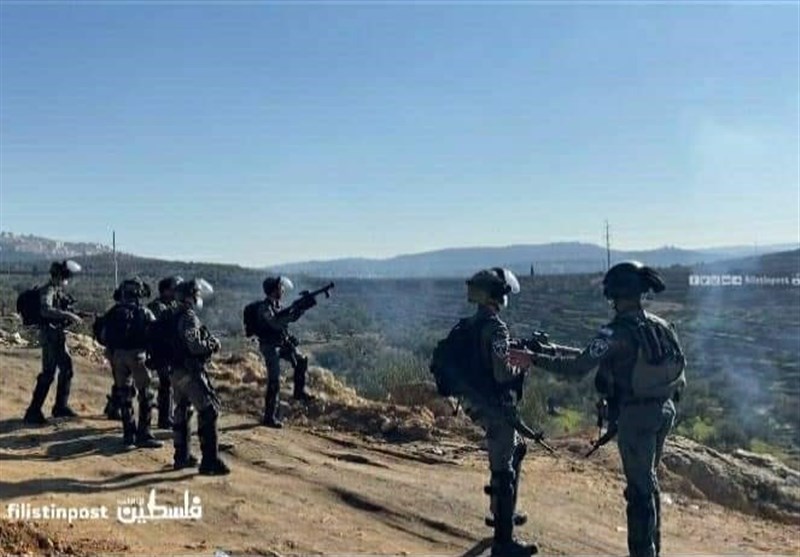 زخمی شدن 80 فلسطینی در کرانه باختری/ زمین خوردن نظامی رژیم اسرائیل در مصاف با جوانان فلسطینی