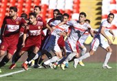 لیگ برتر فوتبال|‌ تساوی پدیده و پرسپولیس در 45 دقیقه نخست با دو گل به‌خودی