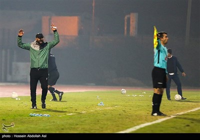 دیدار تیمهای فوتبال صنعت نفت آبادان و نفت مسجد سلیمان