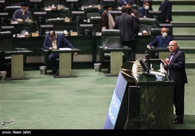 مسعود میرکاظمی رئیس سازمان برنامه و بودجه در صحن علنی مجلس