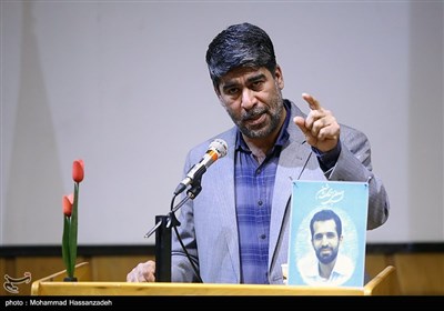 مجید خوانساری رئیس سابق سایت نطنز در مراسم بزرگداشت شهید احمدی روشن