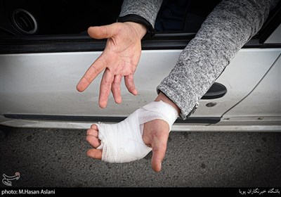 بازسازی صحنه جرم اوباش قمه بدست که با حمله به یک خودرو 4 سرنشین منجر به قطع 3 انگشت یکی از سرنشینان می شوند.