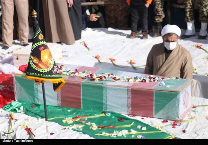 تشییع و تدفین شهدای گمنام در شهر برزُک کاشان به روایت تصویر