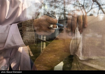 تزریق واکسن نورا در حاشیه نماز جمعه تهران توسط پرسنل بیمارستان بقیه الله(عج)