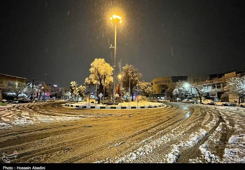 بارش نخستین برف زمستانی در کلانشهر اراک به روایت تصویر