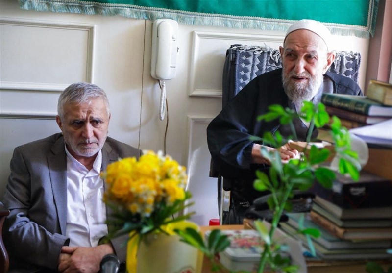حضور حاج منصور ارضی در اصفهان؛ از قرائت دعای کمیل تا دیدار با علمای اخلاق + عکس و فیلم