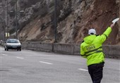 وضعیت راه‌های کشور؛‌ جاده چالوس یکطرفه شد/ بارش برف و باران در جاده‌های 7 استان