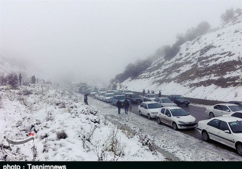 بارش برف در محورهای مواصلاتی خراسان شمالی
